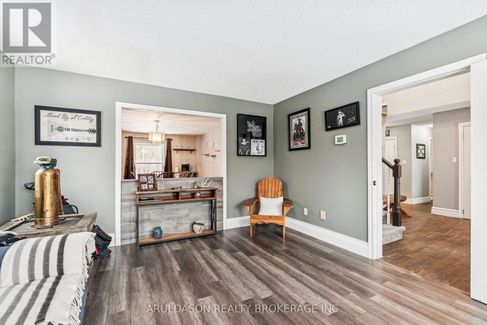 602 Scarlett Line, Springwater, Ontario  L4R 4K3 - Photo 3 - S12601856