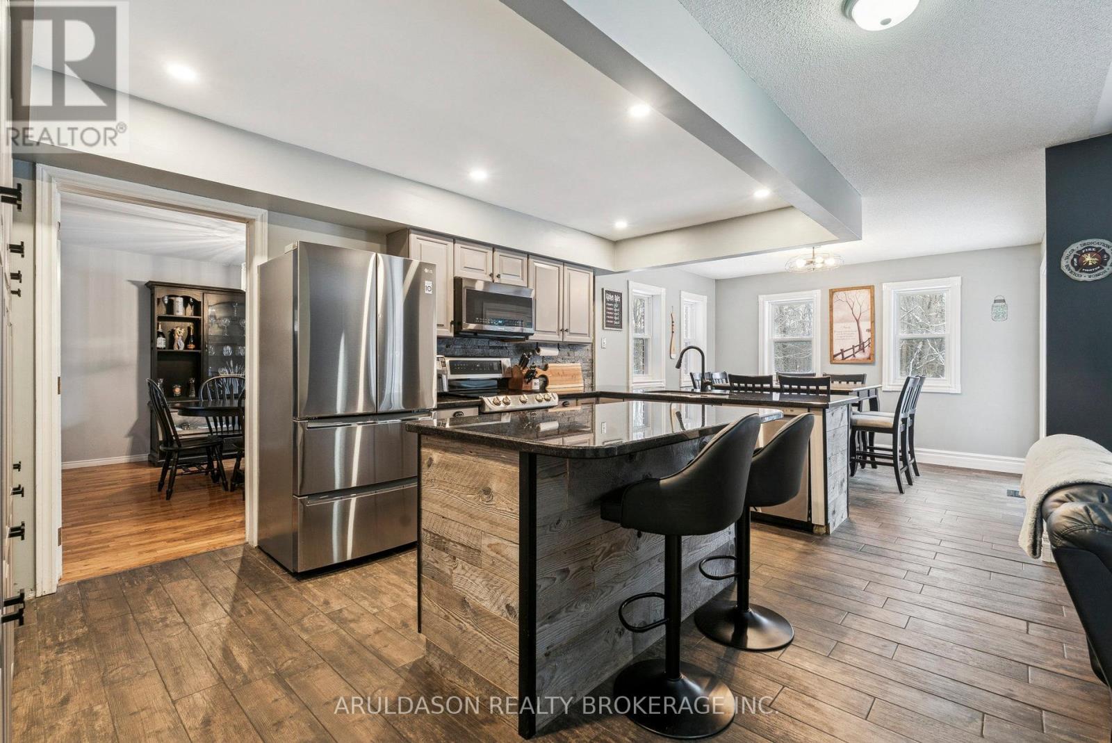 602 Scarlett Line, Springwater, Ontario  L4R 4K3 - Photo 6 - S12601856