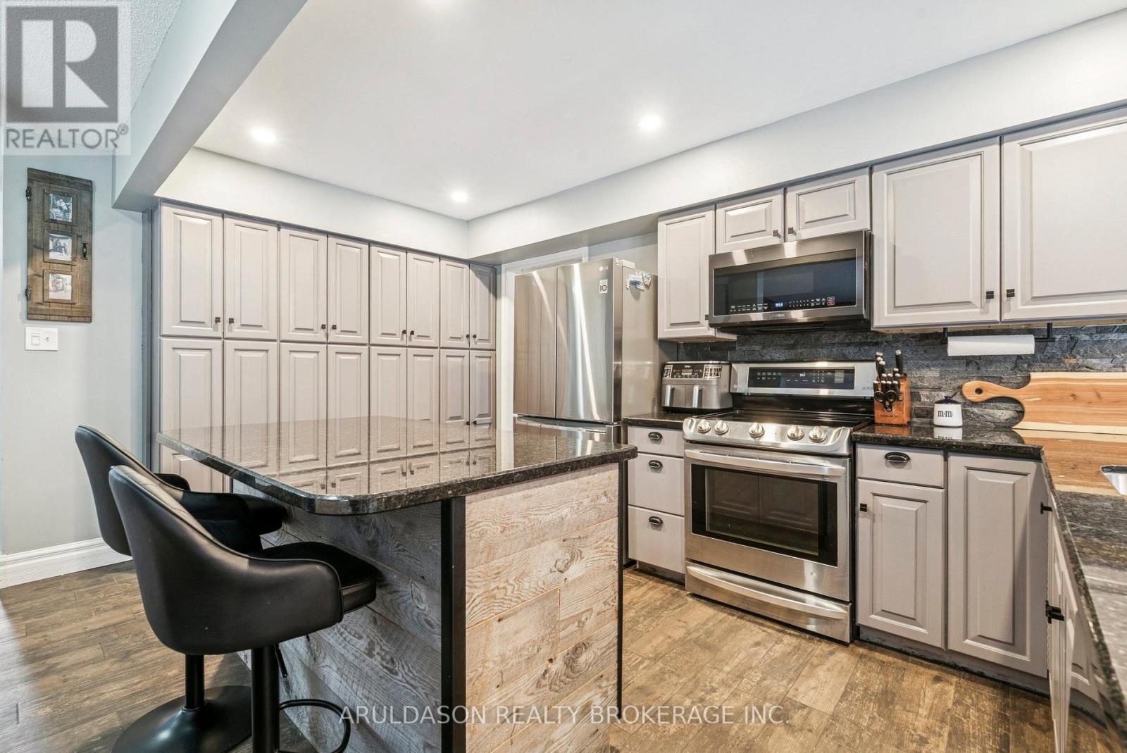 602 Scarlett Line, Springwater, Ontario  L4R 4K3 - Photo 7 - S12601856