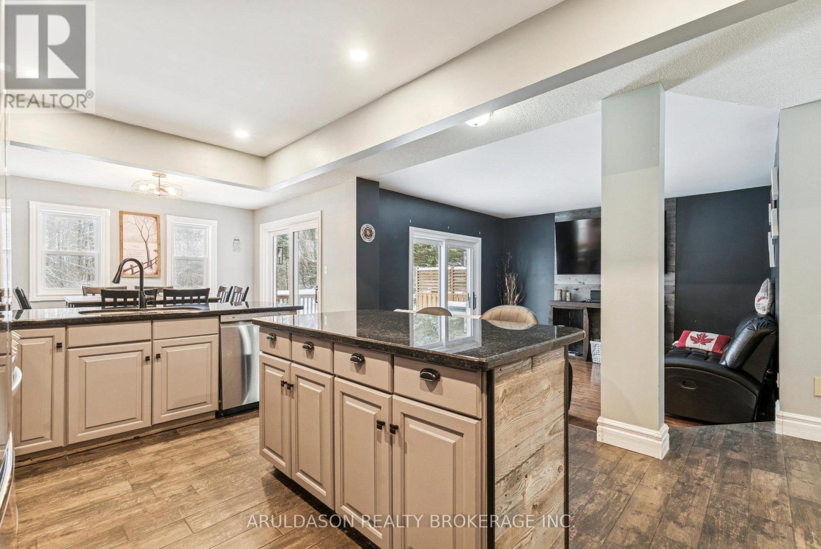 602 Scarlett Line, Springwater, Ontario  L4R 4K3 - Photo 8 - S12601856