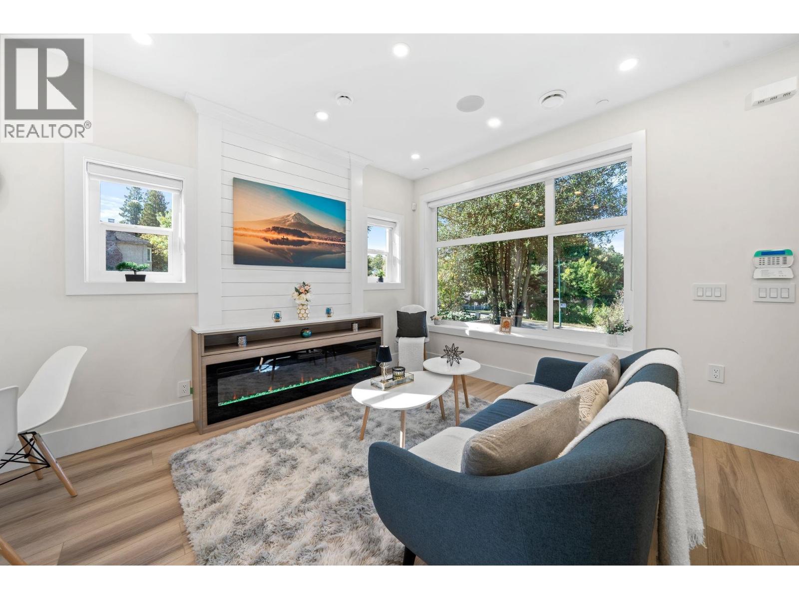 4320 Nanaimo Street, Vancouver, British Columbia  V5N 5J1 - Photo 3 - R3071906