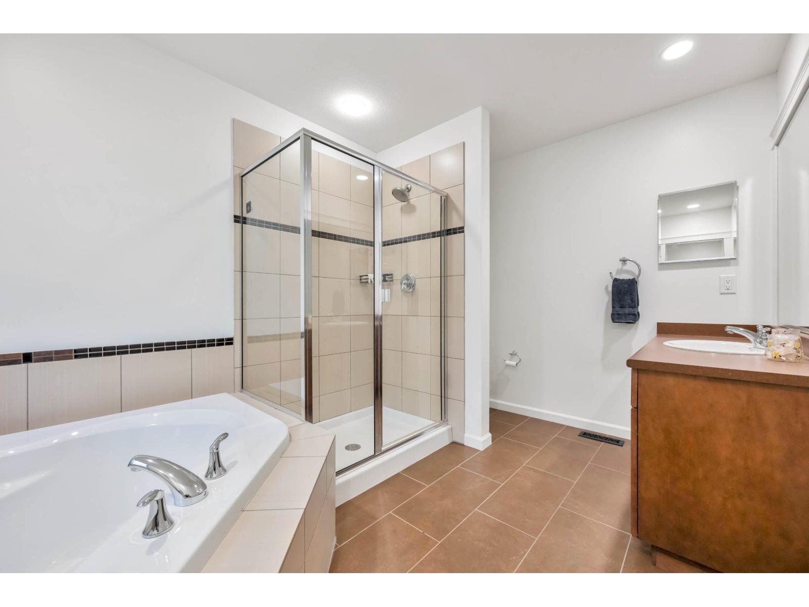 7050 208a Street, Langley, British Columbia  V2Y 0J2 - Photo 32 - R3071976