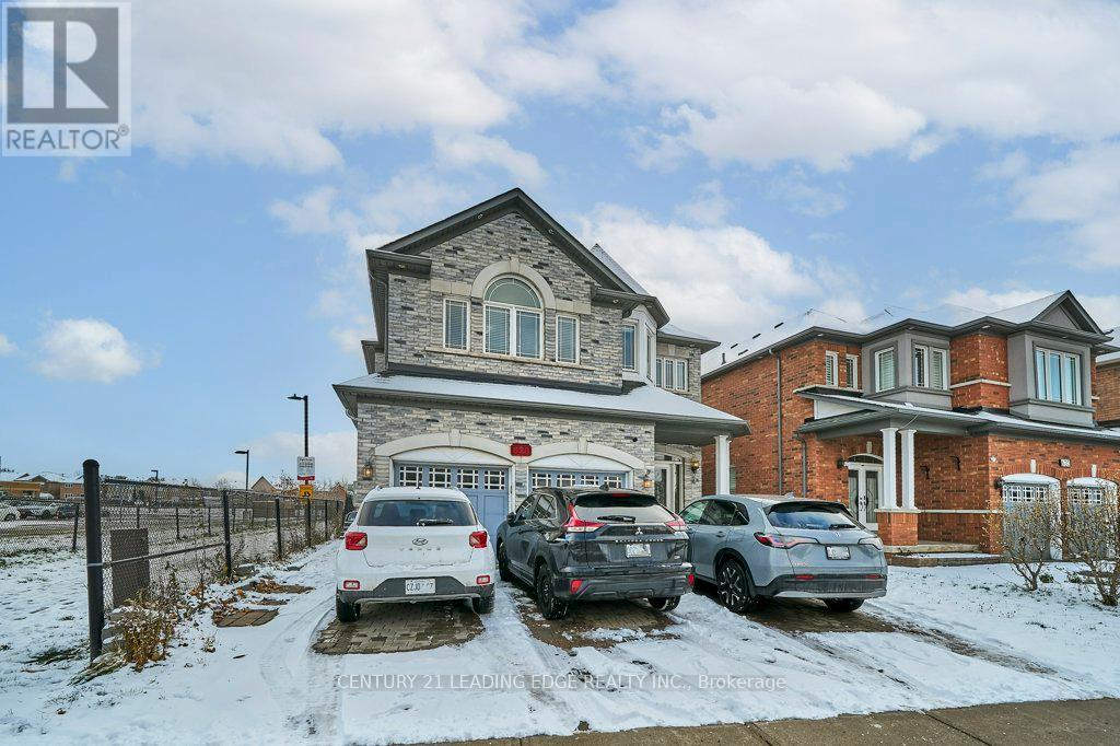 628 Twain Avenue, Mississauga, Ontario  L5W 0A3 - Photo 1 - W12601794
