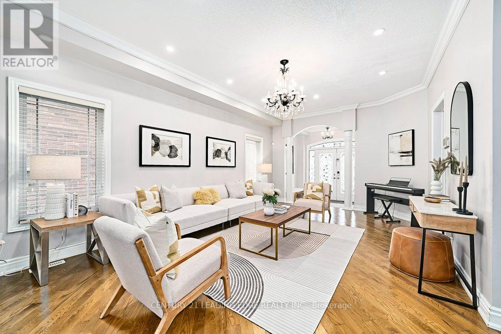 628 Twain Avenue, Mississauga, Ontario  L5W 0A3 - Photo 10 - W12601794