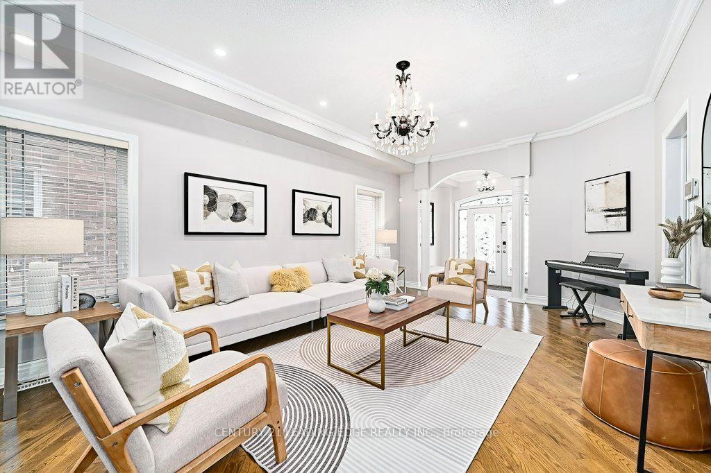 628 Twain Avenue, Mississauga, Ontario  L5W 0A3 - Photo 11 - W12601794