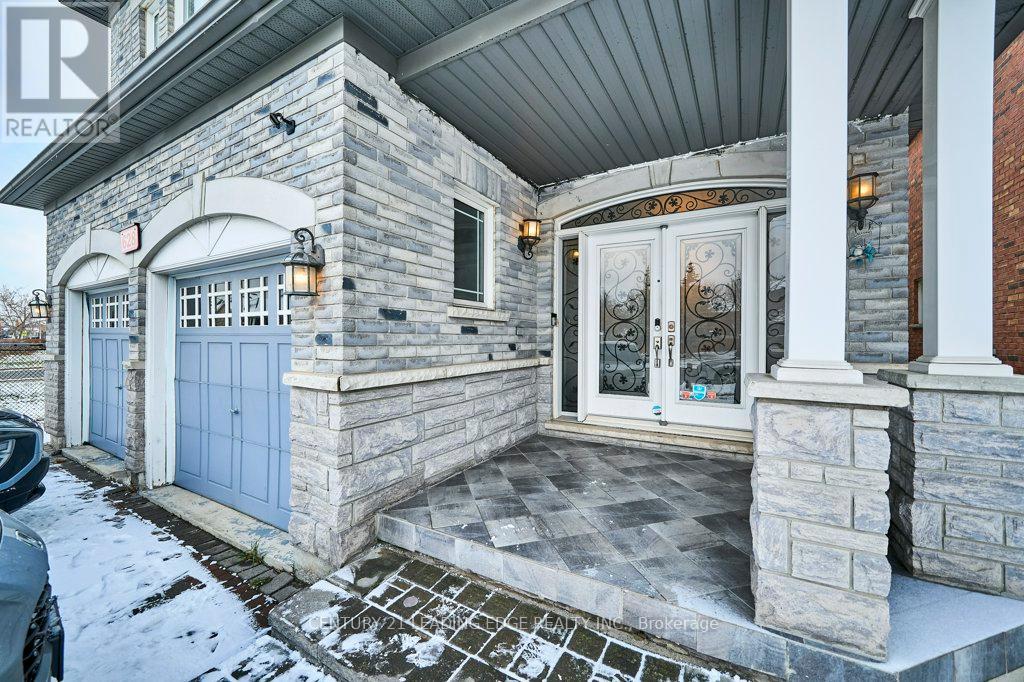 628 Twain Avenue, Mississauga, Ontario  L5W 0A3 - Photo 2 - W12601794