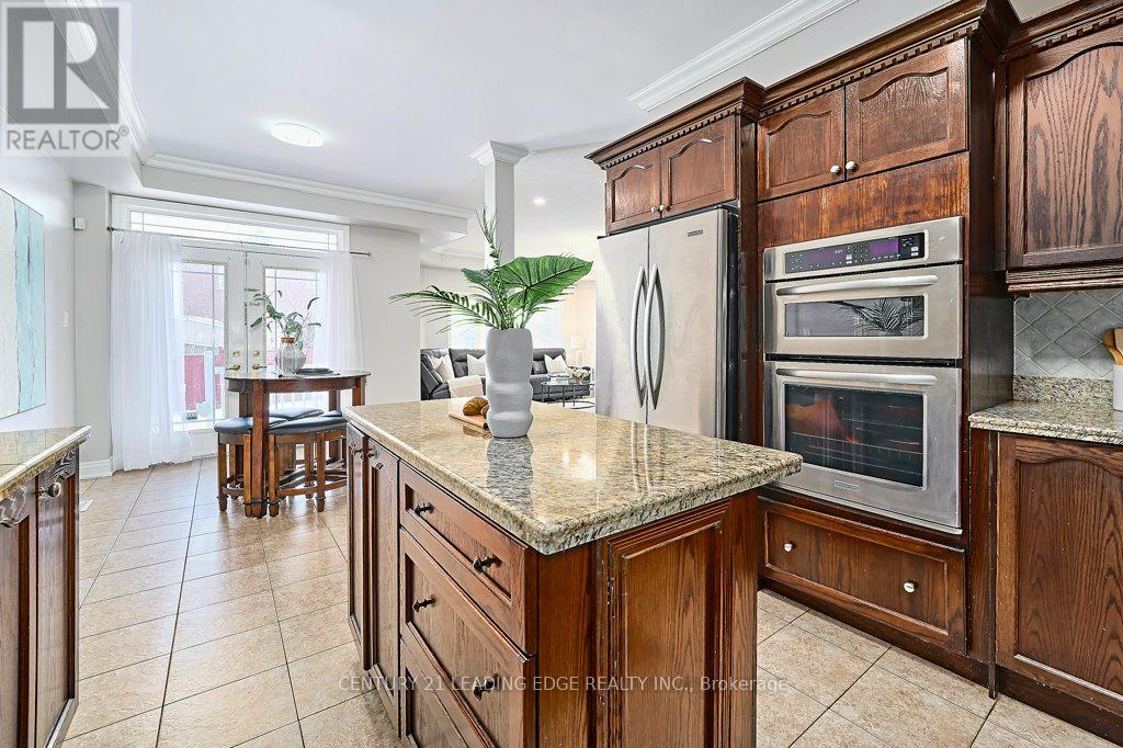 628 Twain Avenue, Mississauga, Ontario  L5W 0A3 - Photo 23 - W12601794