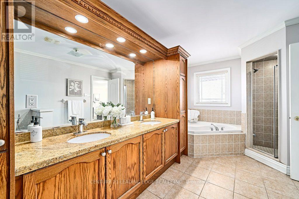 628 Twain Avenue, Mississauga, Ontario  L5W 0A3 - Photo 28 - W12601794