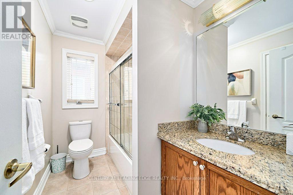 628 Twain Avenue, Mississauga, Ontario  L5W 0A3 - Photo 31 - W12601794