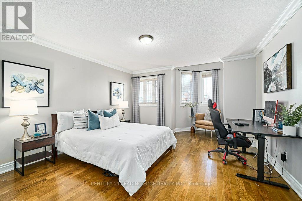 628 Twain Avenue, Mississauga, Ontario  L5W 0A3 - Photo 32 - W12601794