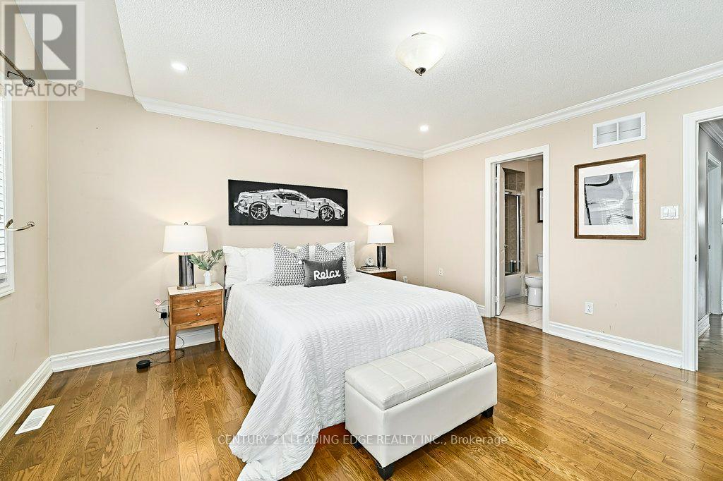 628 Twain Avenue, Mississauga, Ontario  L5W 0A3 - Photo 34 - W12601794