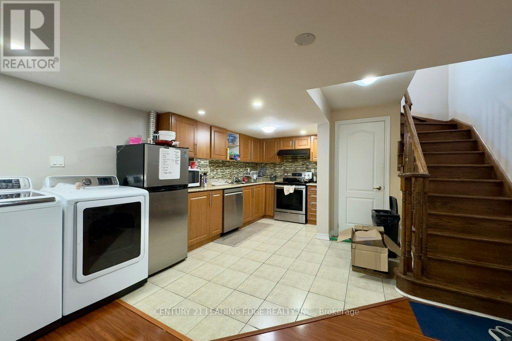 628 Twain Avenue, Mississauga, Ontario  L5W 0A3 - Photo 38 - W12601794