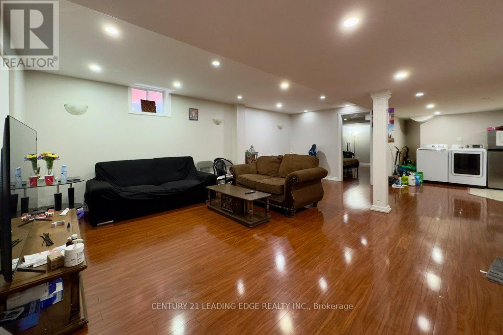 628 Twain Avenue, Mississauga, Ontario  L5W 0A3 - Photo 39 - W12601794