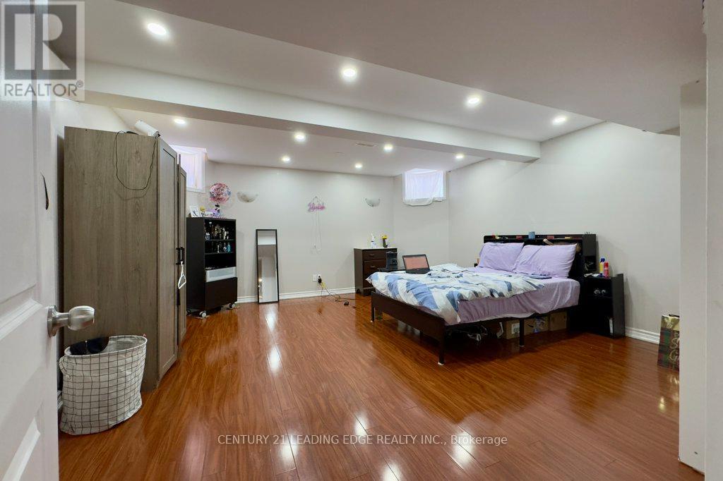 628 Twain Avenue, Mississauga, Ontario  L5W 0A3 - Photo 41 - W12601794