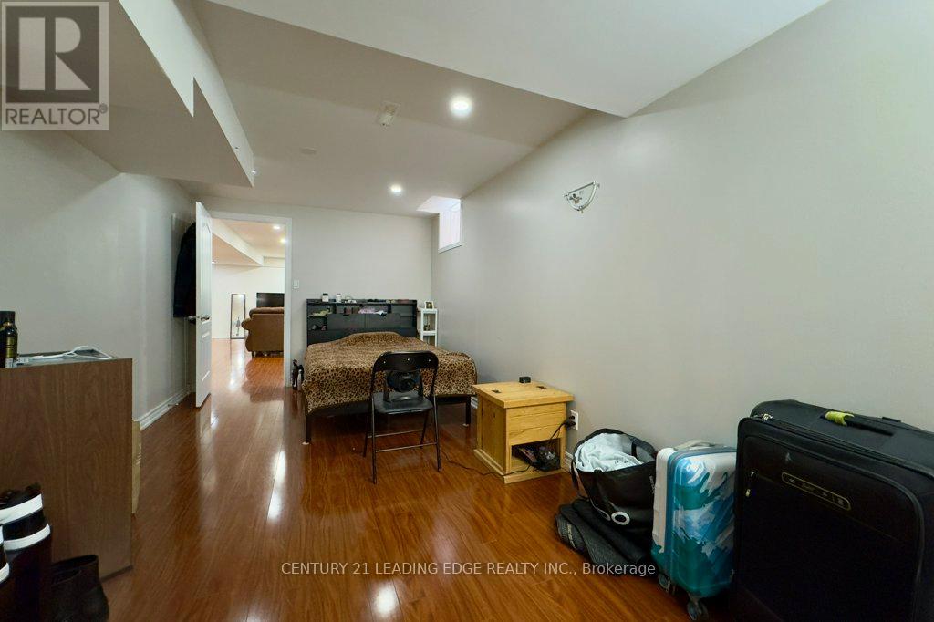 628 Twain Avenue, Mississauga, Ontario  L5W 0A3 - Photo 43 - W12601794