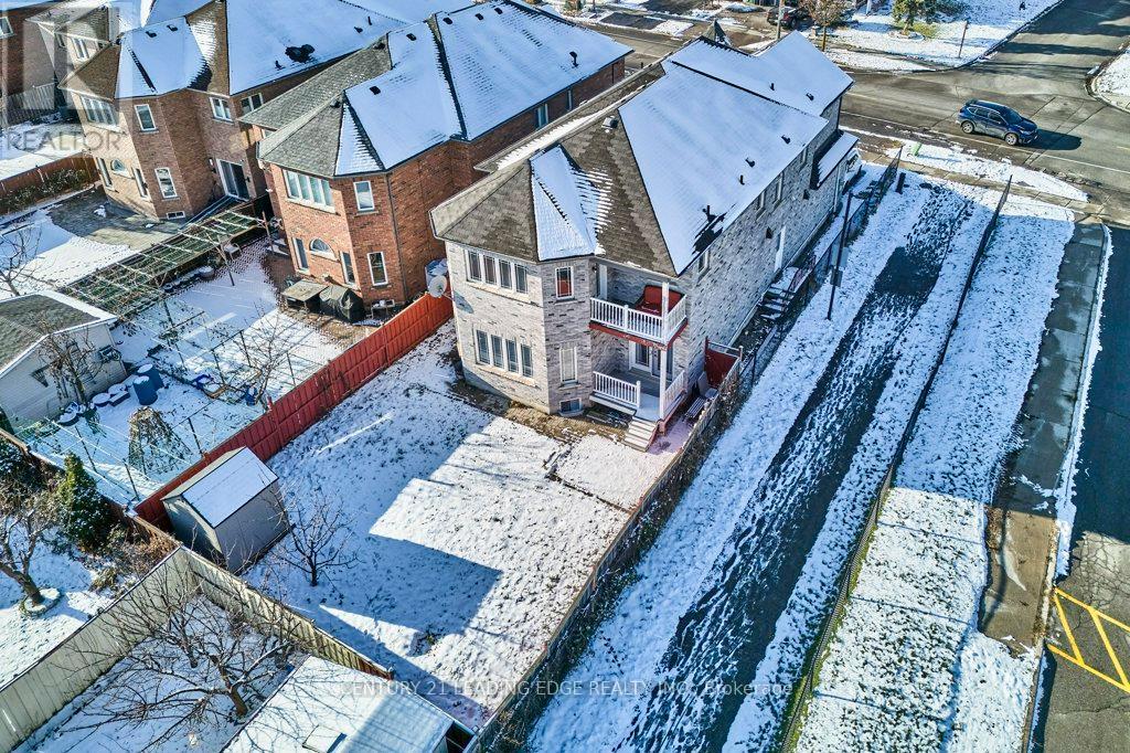 628 Twain Avenue, Mississauga, Ontario  L5W 0A3 - Photo 47 - W12601794