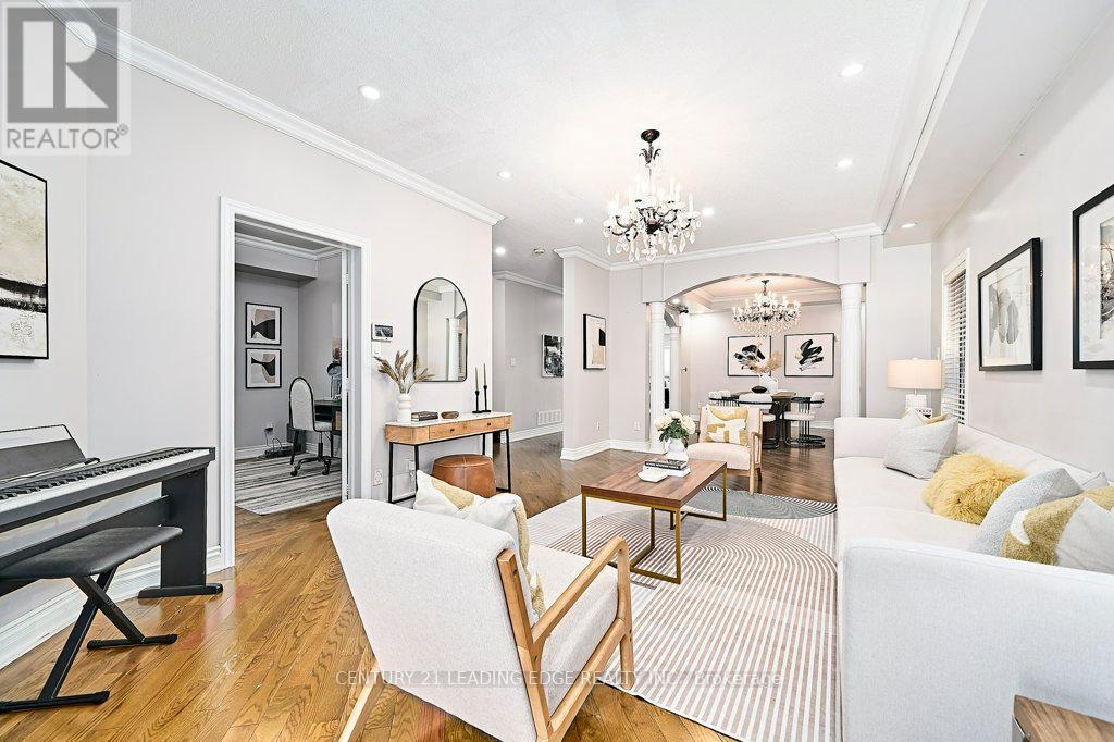 628 Twain Avenue, Mississauga, Ontario  L5W 0A3 - Photo 6 - W12601794