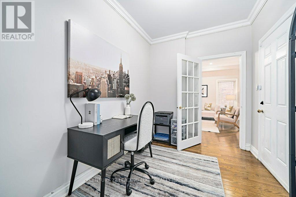 628 Twain Avenue, Mississauga, Ontario  L5W 0A3 - Photo 8 - W12601794