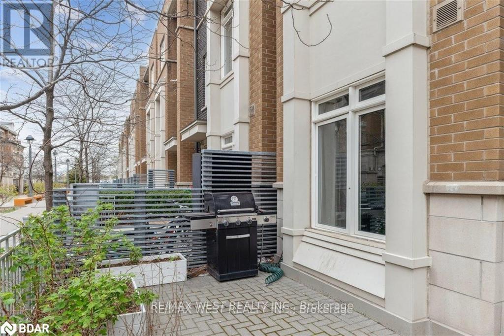 Th#13 - 370 Square One Drive W, Mississauga, Ontario  L5B 0E6 - Photo 3 - W12601822