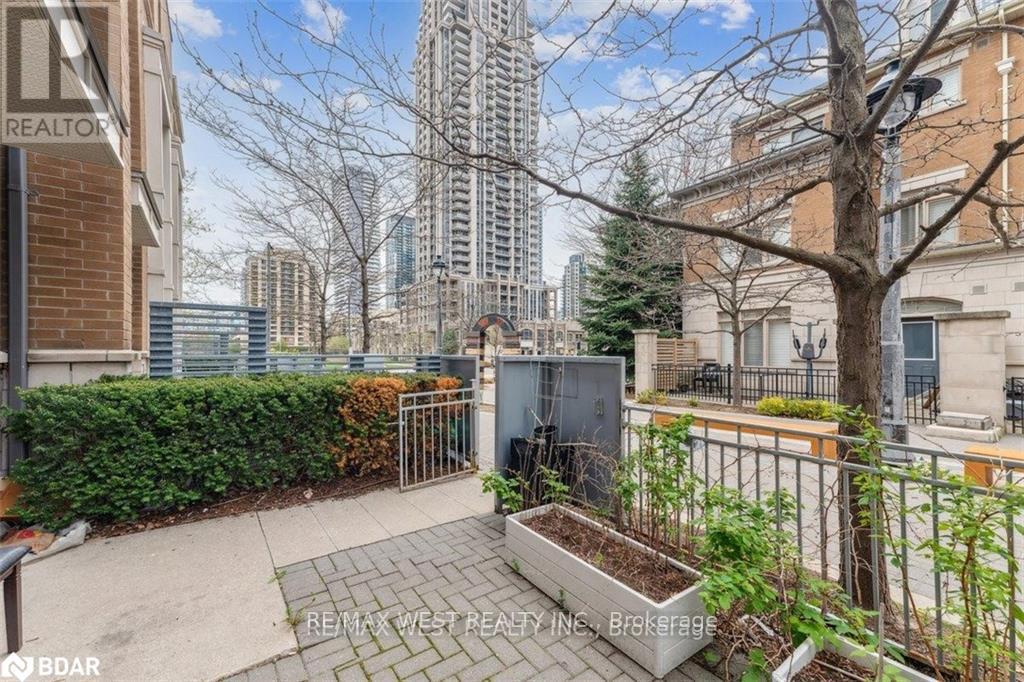 Th#13 - 370 Square One Drive W, Mississauga, Ontario  L5B 0E6 - Photo 4 - W12601822