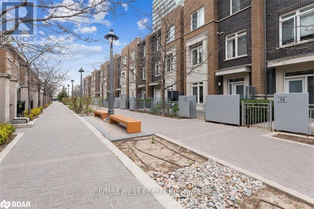 Th#13 - 370 Square One Drive W, Mississauga, Ontario  L5B 0E6 - Photo 5 - W12601822