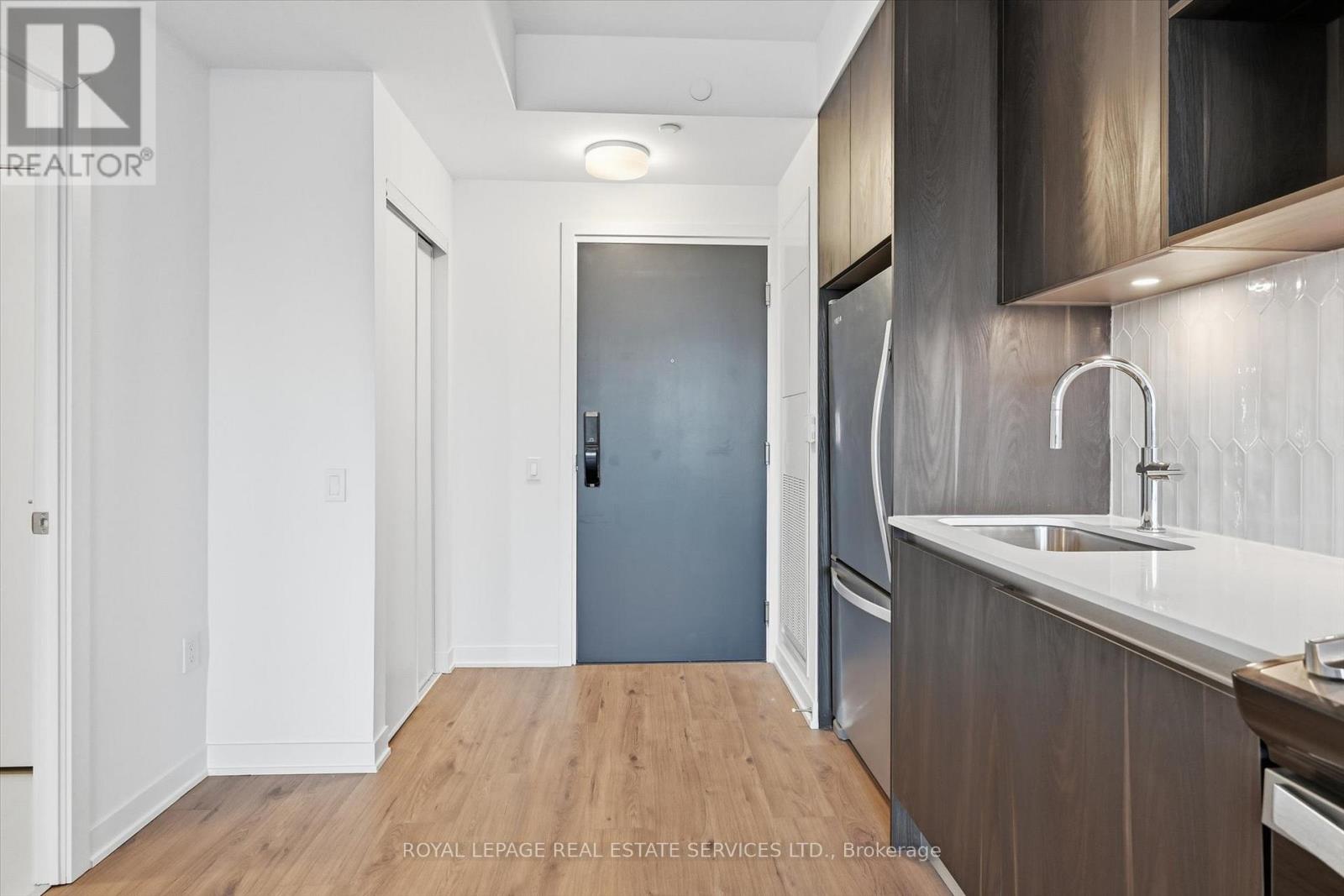 603 - 395 Dundas Street W, Oakville, Ontario  L6M 5R8 - Photo 3 - W12601888