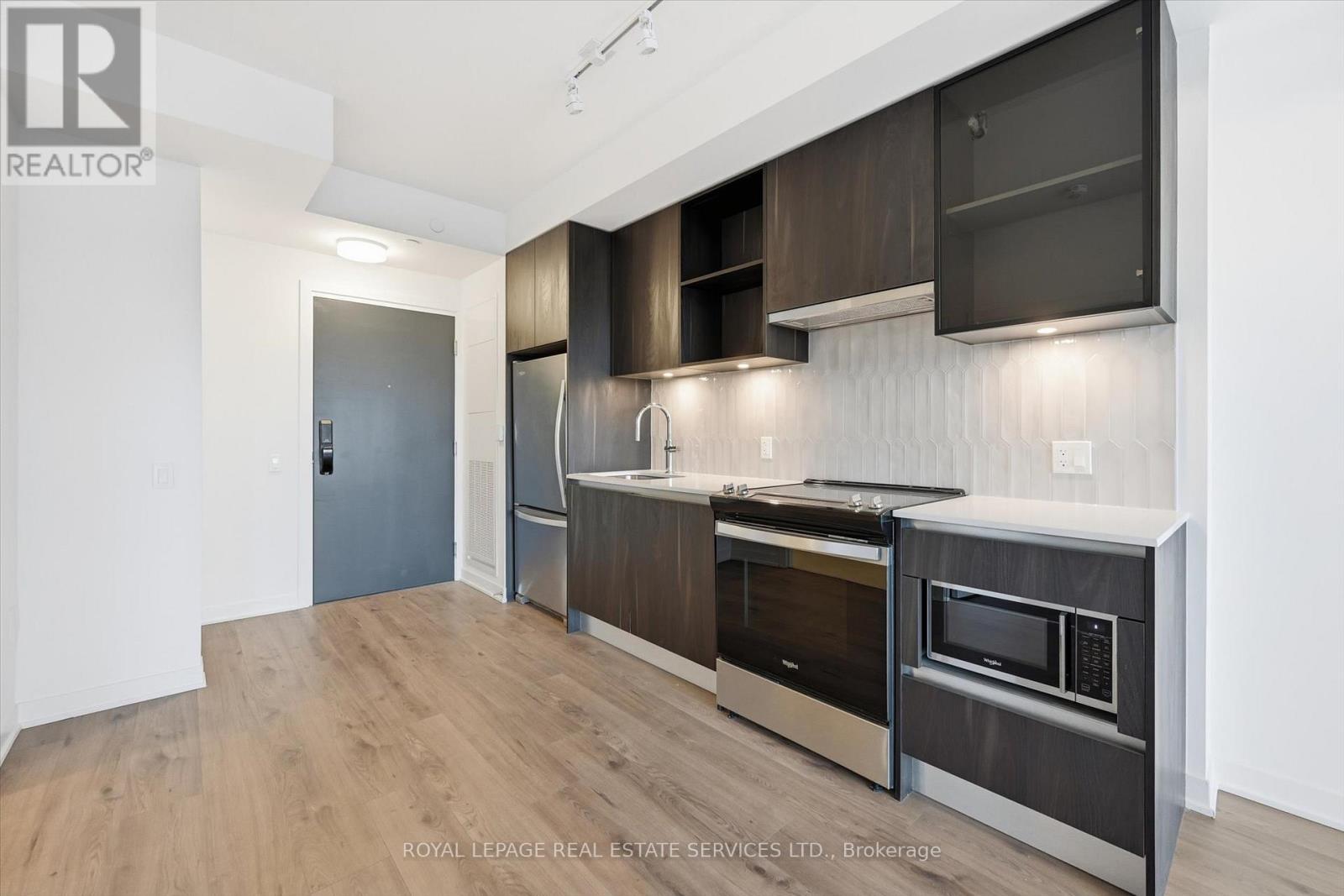 603 - 395 Dundas Street W, Oakville, Ontario  L6M 5R8 - Photo 4 - W12601888