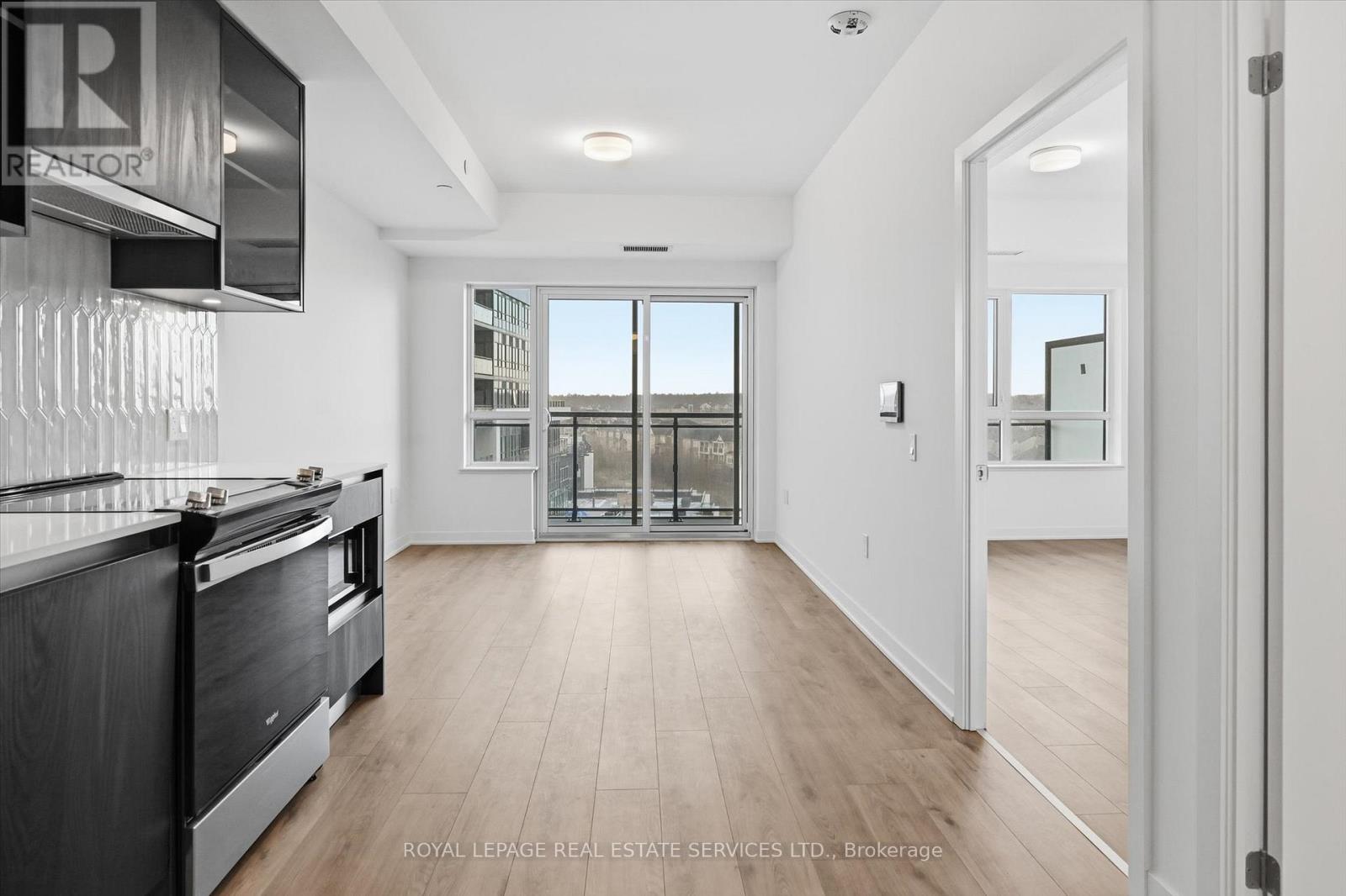 603 - 395 Dundas Street W, Oakville, Ontario  L6M 5R8 - Photo 6 - W12601888