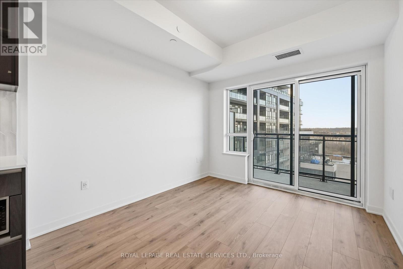 603 - 395 Dundas Street W, Oakville, Ontario  L6M 5R8 - Photo 7 - W12601888