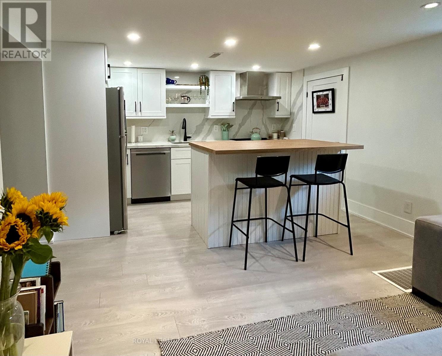 Lower - 46 Badger Drive, Toronto, Ontario  M8Z 2M9 - Photo 5 - W12601910