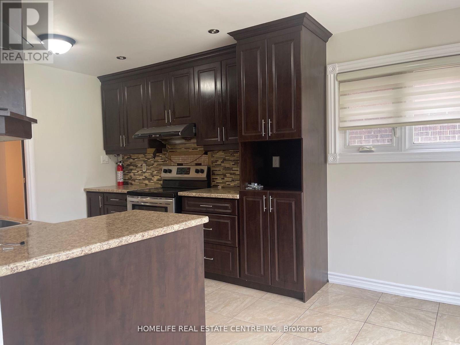 52 Bridekirk Place, Brampton, Ontario  L6Y 2V8 - Photo 2 - W12601938