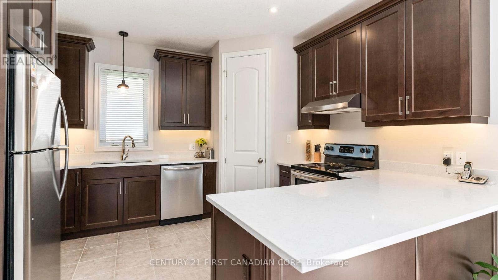 102 Caverhill Crescent, Middlesex Centre, Ontario  N0L 1R0 - Photo 11 - X12601988