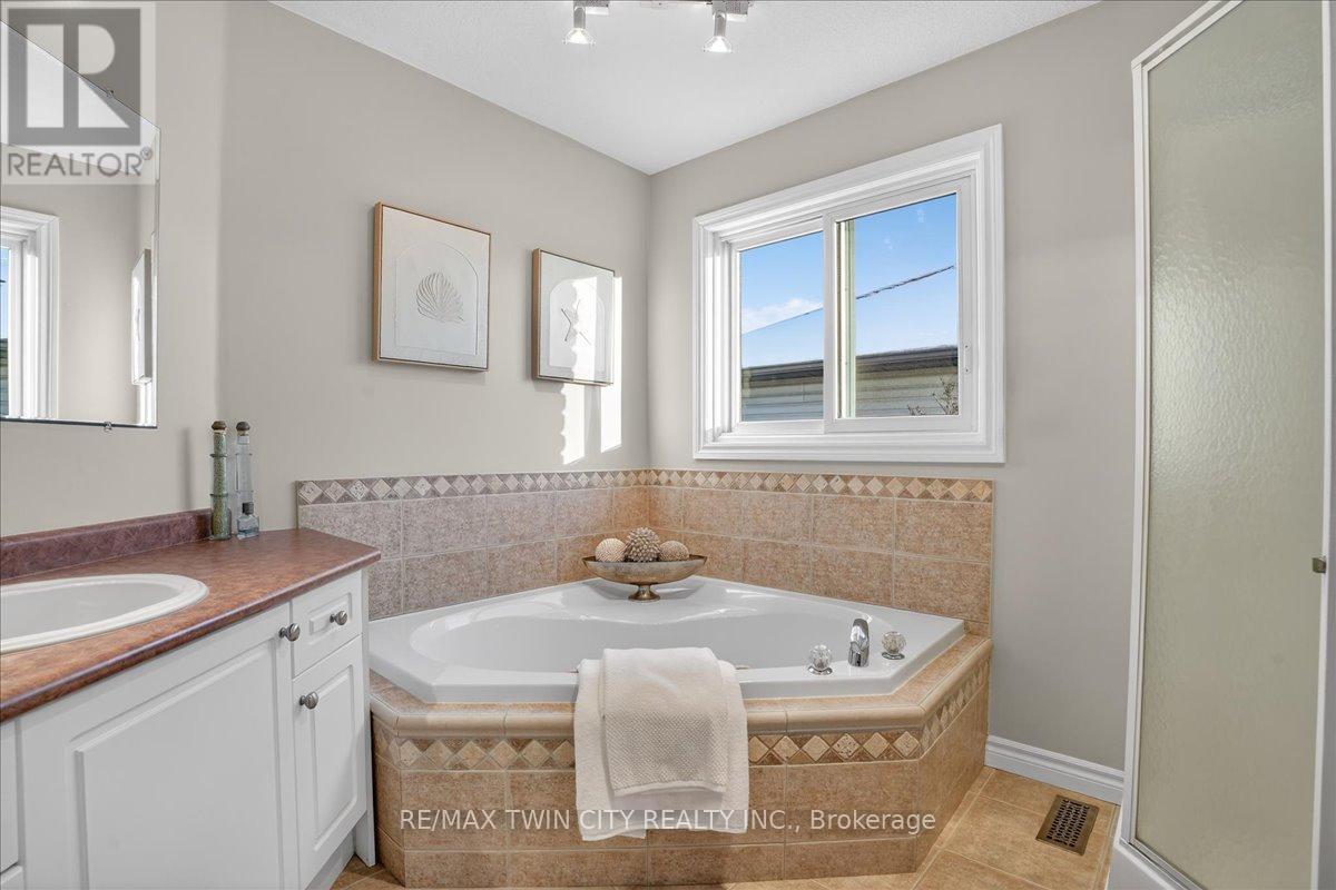 559 Chesapeake Drive, Waterloo, Ontario  N2K 4G6 - Photo 41 - X12601812