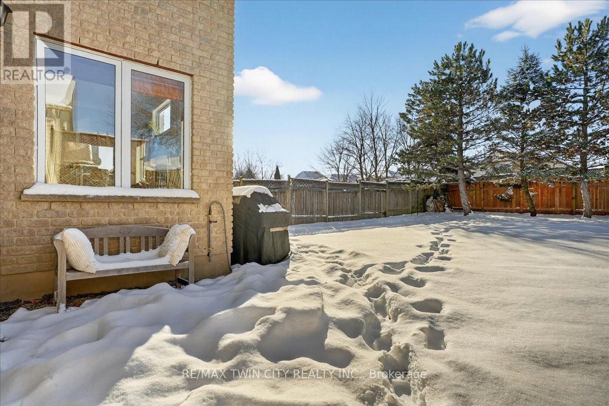 559 Chesapeake Drive, Waterloo, Ontario  N2K 4G6 - Photo 9 - X12601812