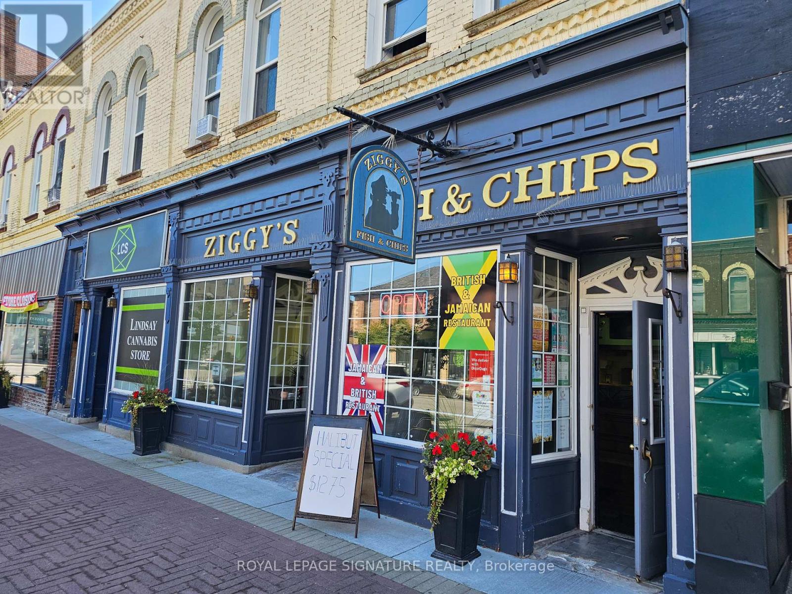 21 Kent Street W, Kawartha Lakes, Ontario  K9V 2X9 - Photo 1 - X12601830