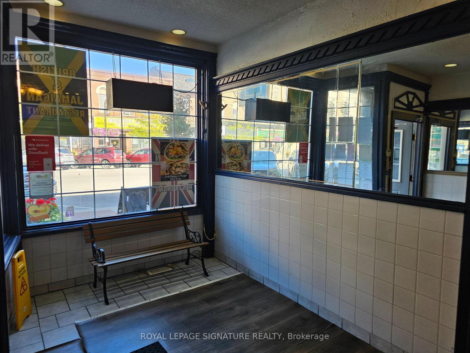 21 Kent Street W, Kawartha Lakes, Ontario  K9V 2X9 - Photo 5 - X12601830