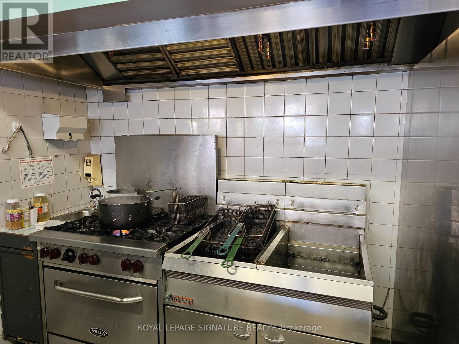 21 Kent Street W, Kawartha Lakes, Ontario  K9V 2X9 - Photo 7 - X12601830