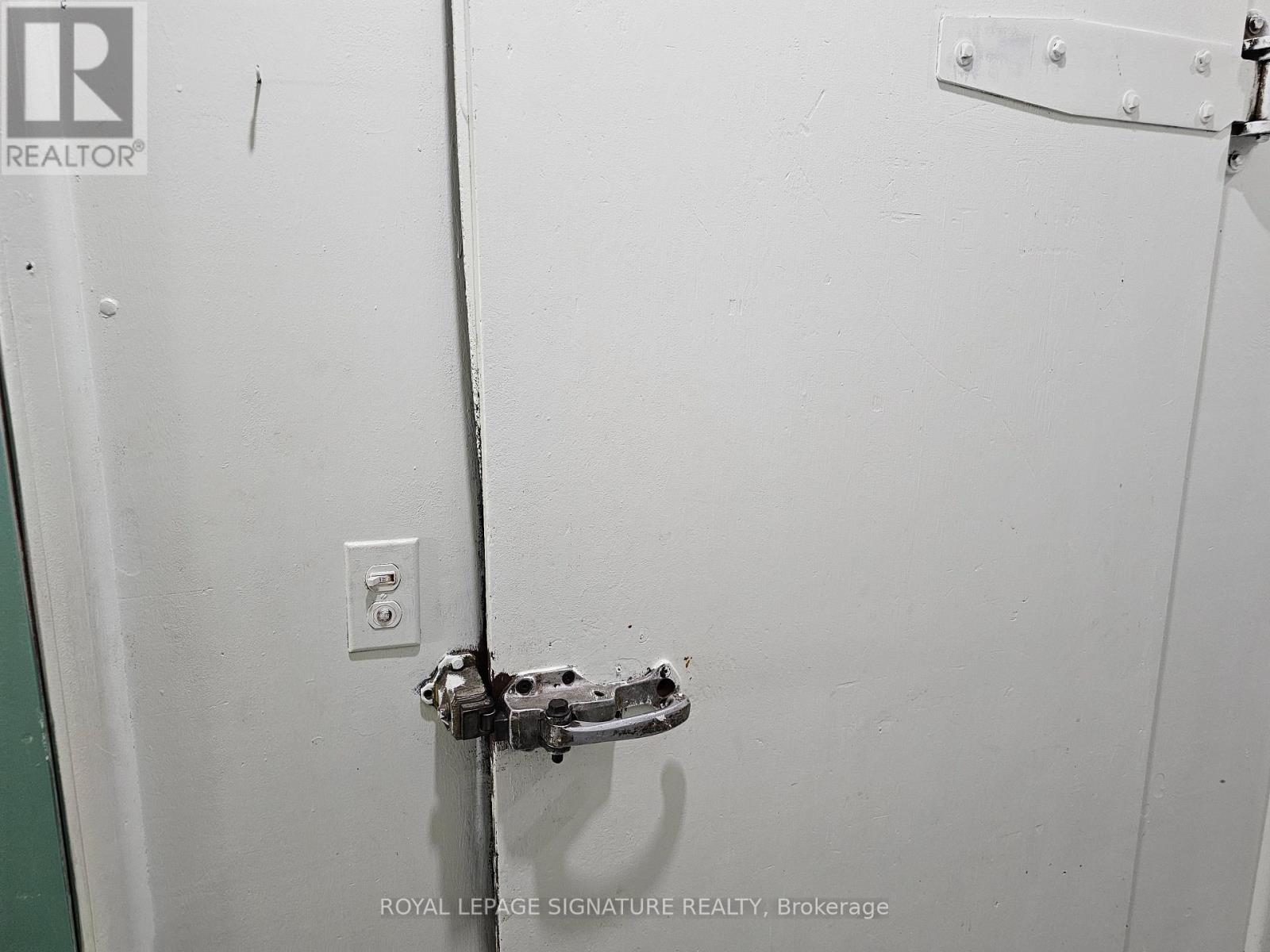 21 Kent Street W, Kawartha Lakes, Ontario  K9V 2X9 - Photo 9 - X12601830