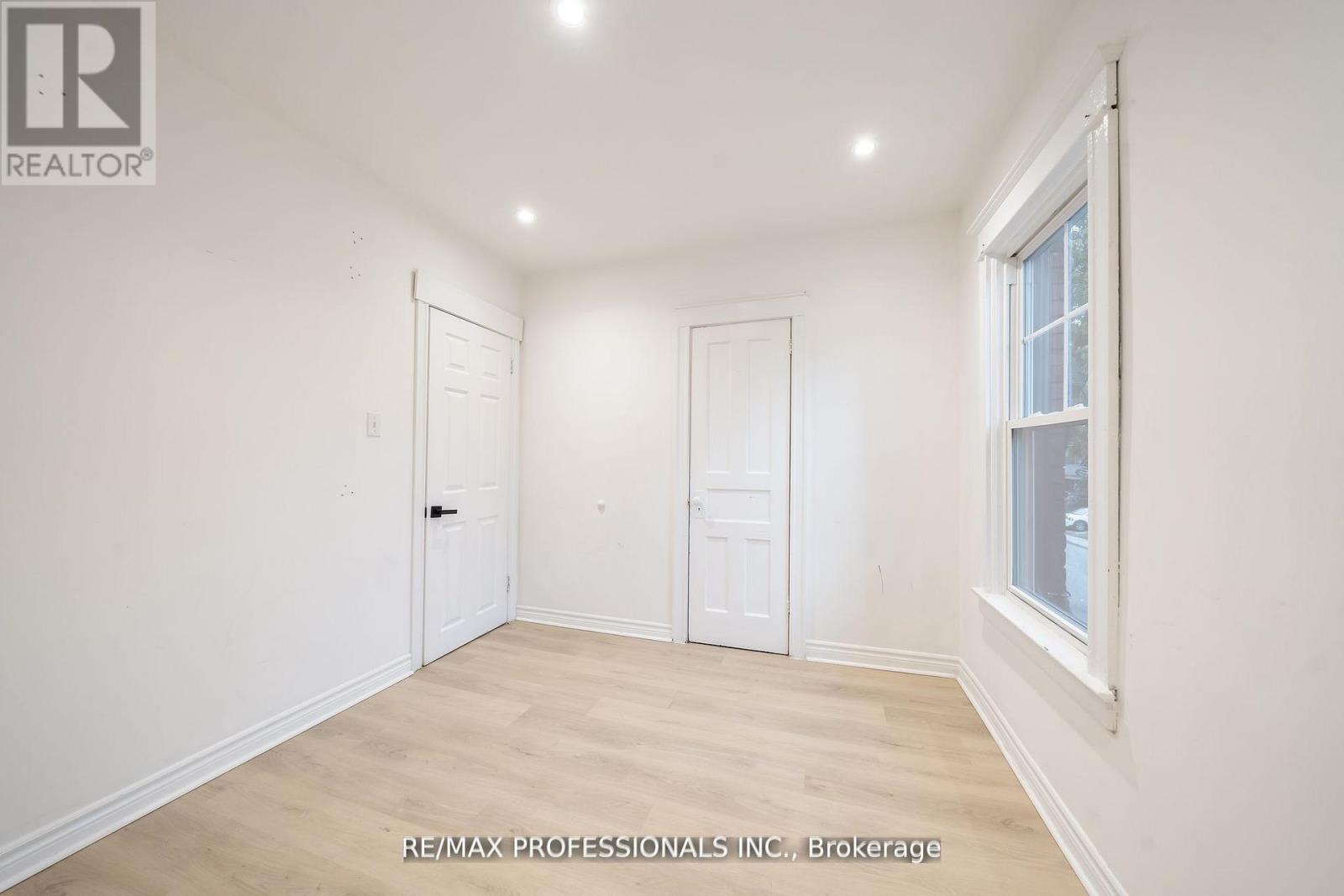 Upper - 129 Balsam Avenue S, Hamilton, Ontario  L8M 3B4 - Photo 4 - X12601902