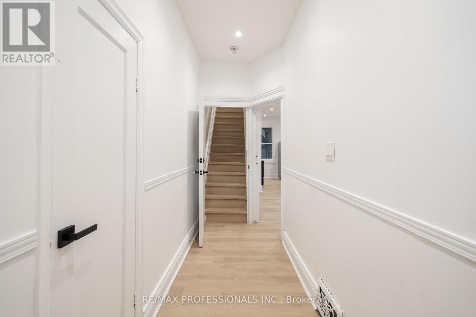 Main, Lower - 129 Balsam Avenue N, Hamilton, Ontario  L8M 3B4 - Photo 2 - X12601906