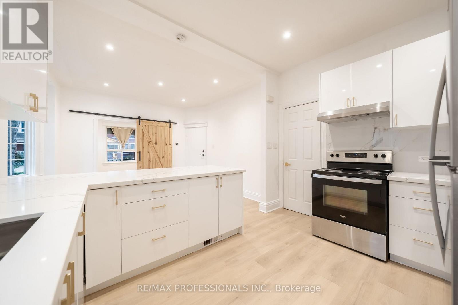 Main, Lower - 129 Balsam Avenue N, Hamilton, Ontario  L8M 3B4 - Photo 3 - X12601906