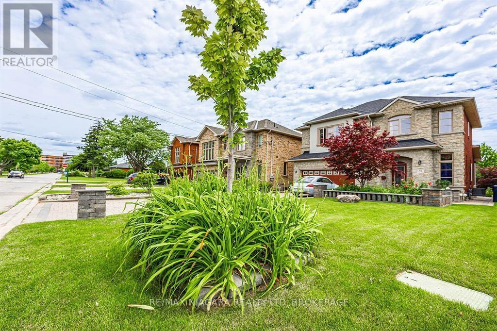 33 St Andrews Boulevard  - Lower Unit, Toronto, Ontario  M9R 1W2 - Photo 1 - W12601968