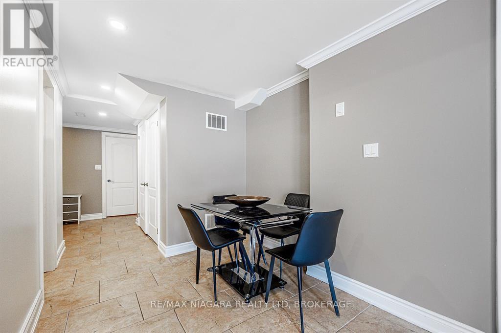 33 St Andrews Boulevard  - Lower Unit, Toronto, Ontario  M9R 1W2 - Photo 10 - W12601968