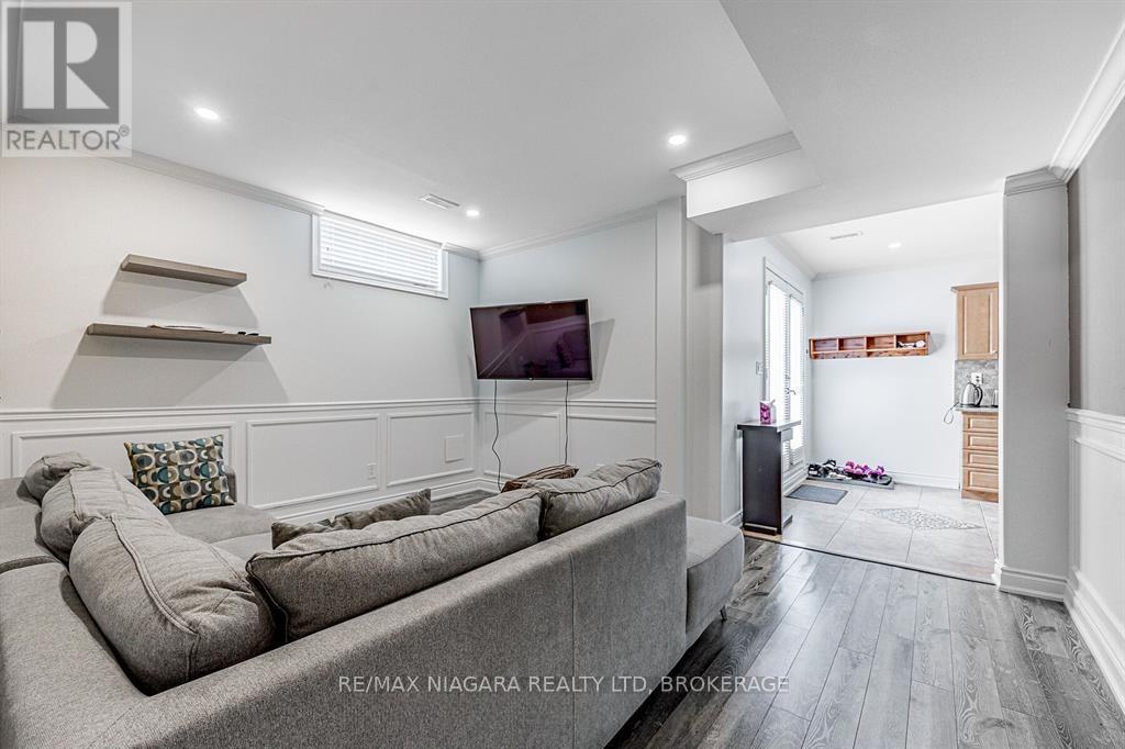 33 St Andrews Boulevard  - Lower Unit, Toronto, Ontario  M9R 1W2 - Photo 17 - W12601968