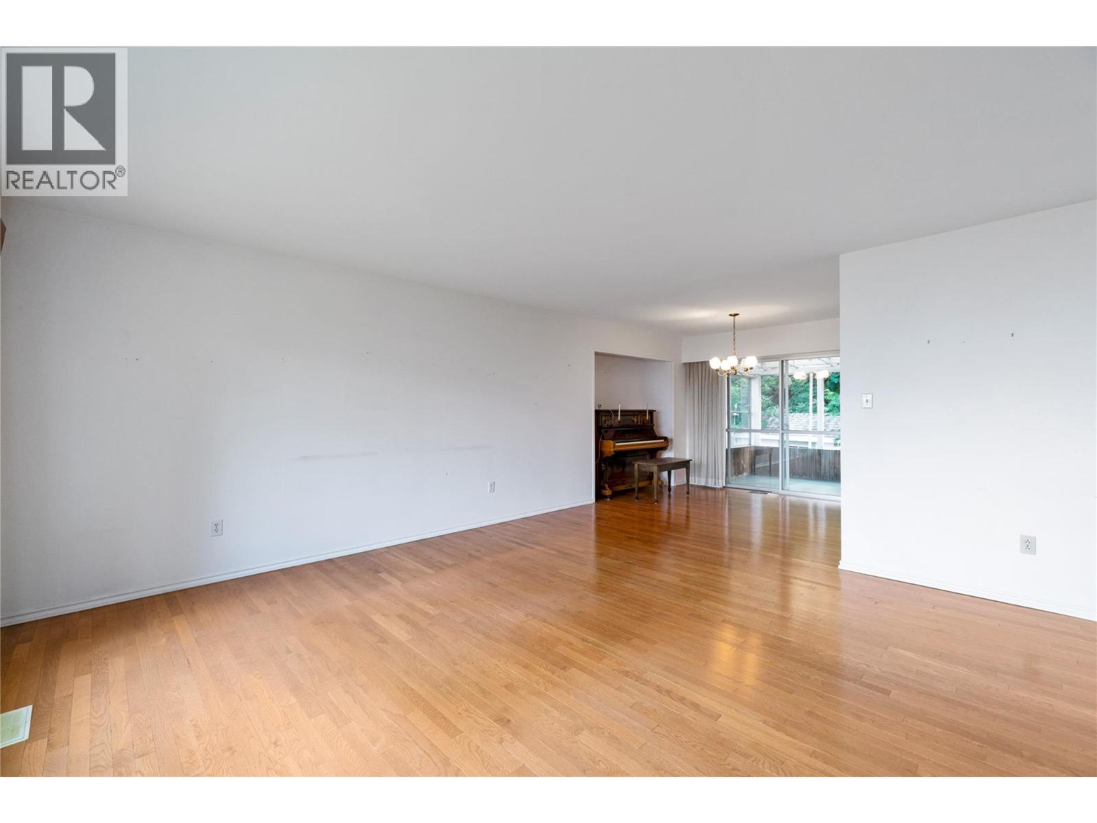 1160 Lakeshore Road Ne, Salmon Arm, British Columbia  V1E 2V7 - Photo 11 - 10370636