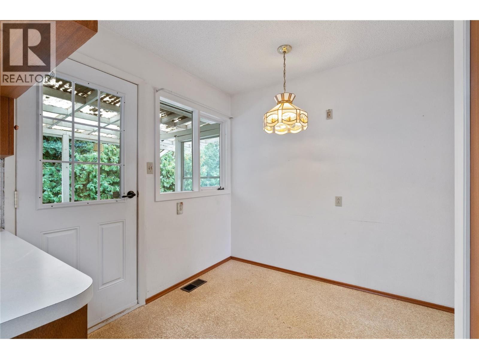 1160 Lakeshore Road Ne, Salmon Arm, British Columbia  V1E 2V7 - Photo 15 - 10370636