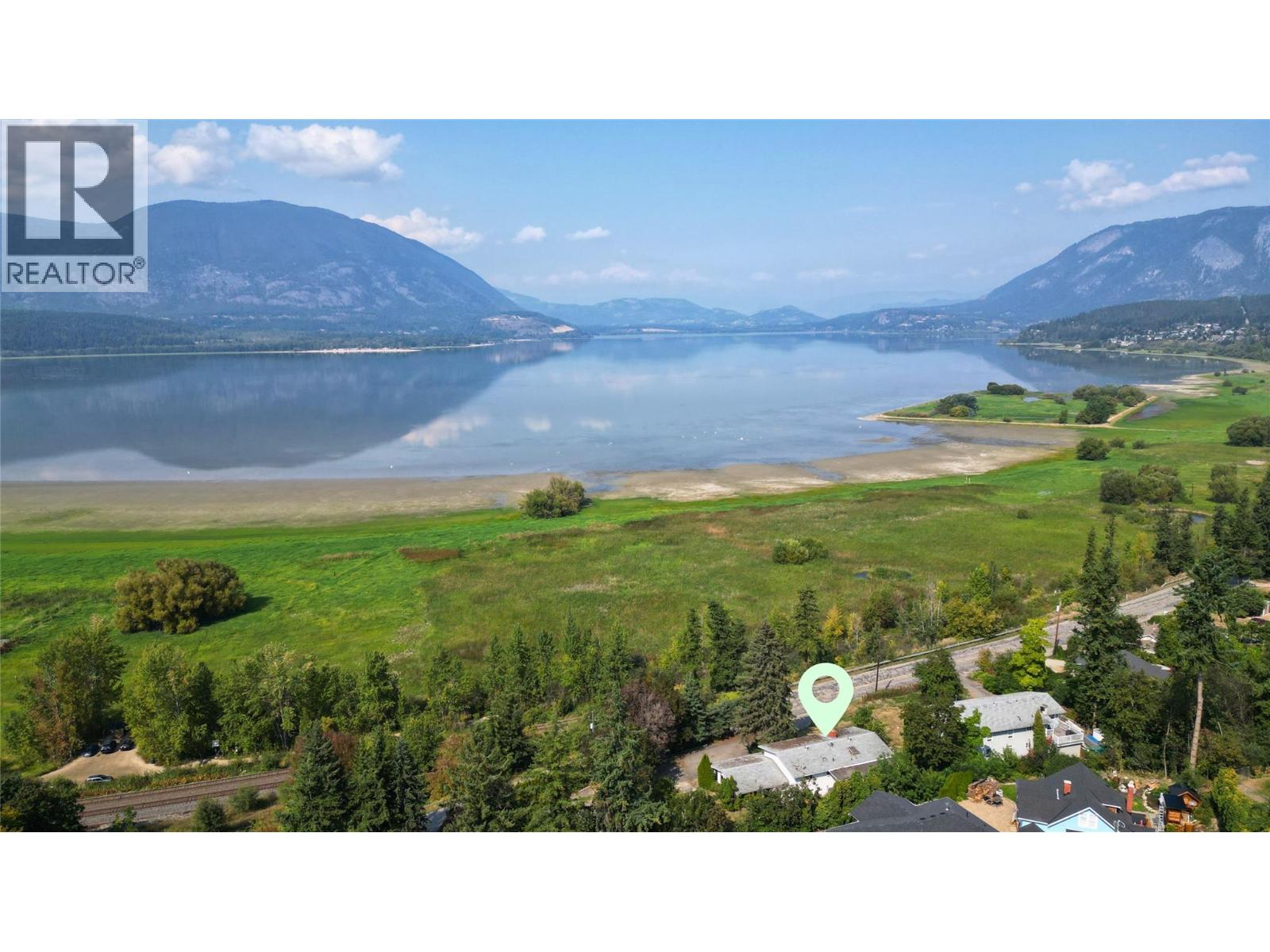 1160 Lakeshore Road Ne, Salmon Arm, British Columbia  V1E 2V7 - Photo 3 - 10370636