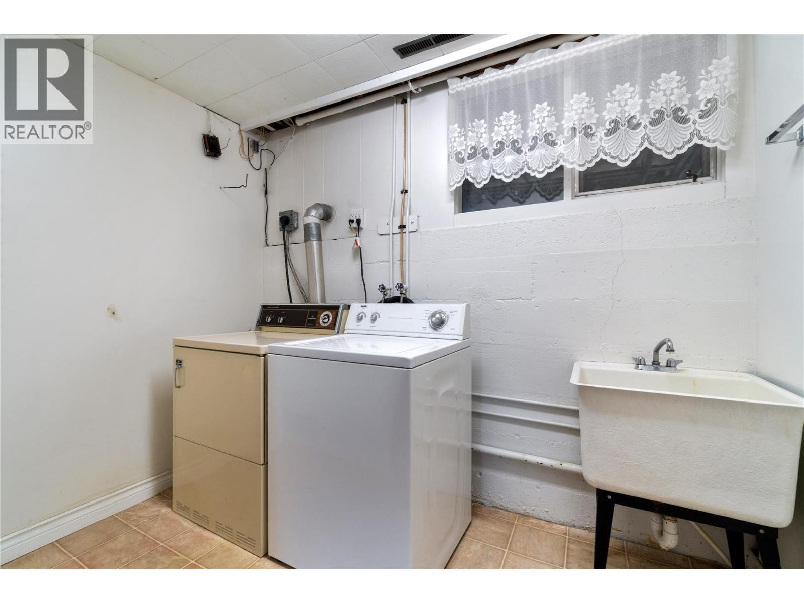 1160 Lakeshore Road Ne, Salmon Arm, British Columbia  V1E 2V7 - Photo 41 - 10370636