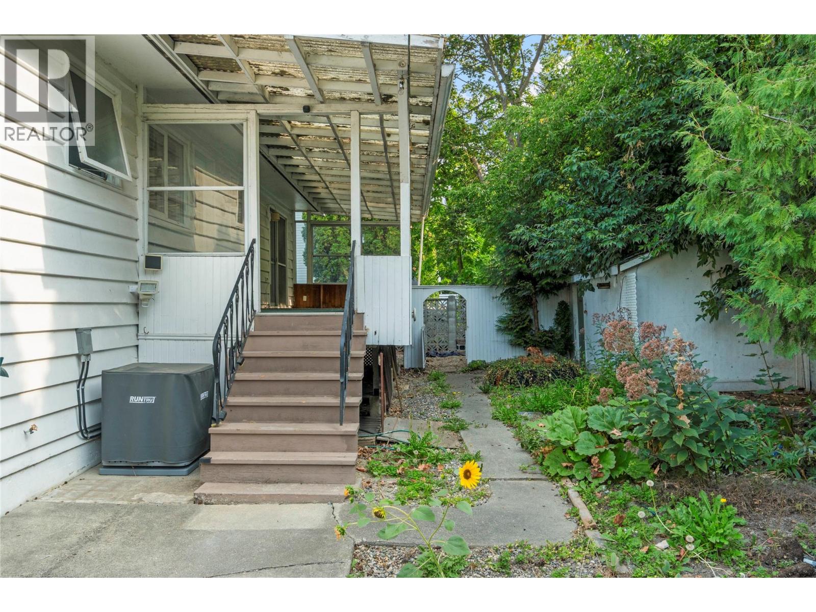 1160 Lakeshore Road Ne, Salmon Arm, British Columbia  V1E 2V7 - Photo 47 - 10370636