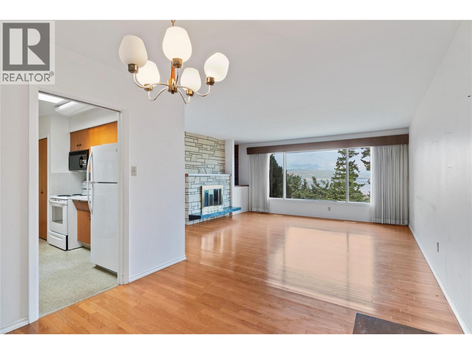 1160 Lakeshore Road Ne, Salmon Arm, British Columbia  V1E 2V7 - Photo 7 - 10370636